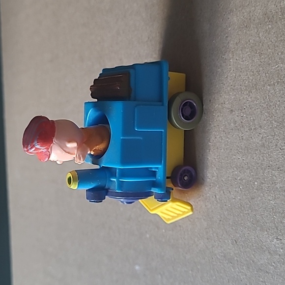 Charlie Brown, Lucy, Woodstock and Snoopy Pull Back Action Toy Car - Picture 4 of 12